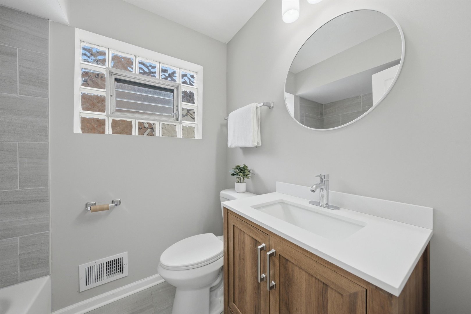 8231 S Wentworth Avenue Property Photo 21