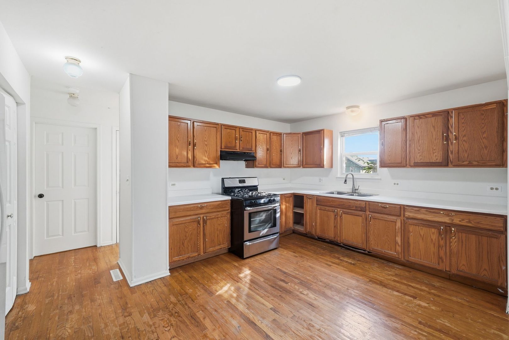 657 S Mcalister Avenue Property Photo 8