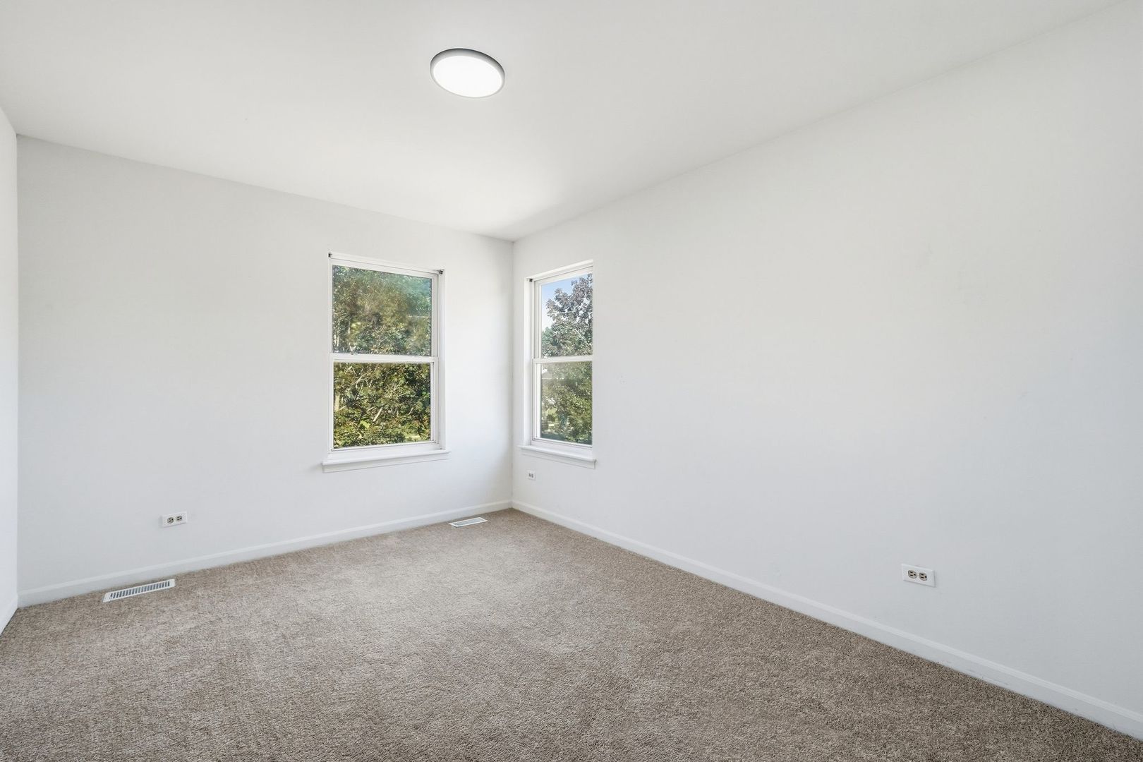 657 S Mcalister Avenue Property Photo 15