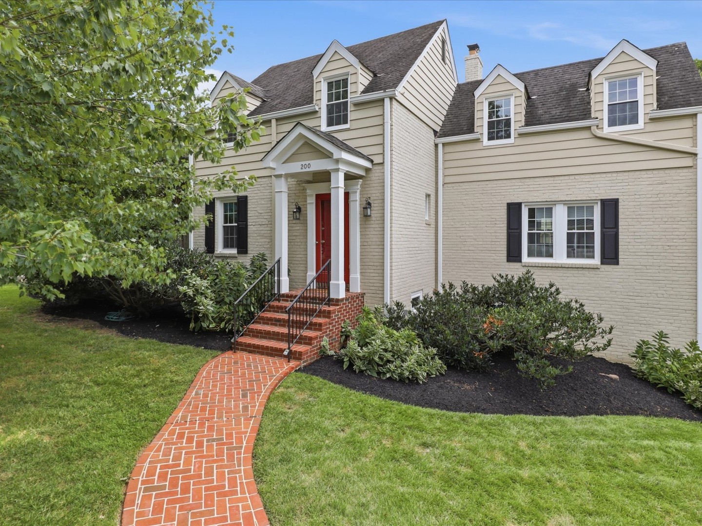 200 Pine Street Property Photo 1