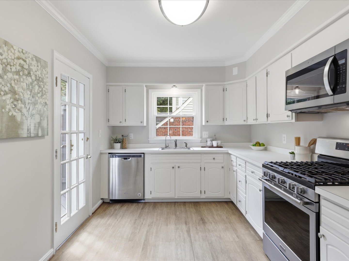200 Pine Street Property Photo 5