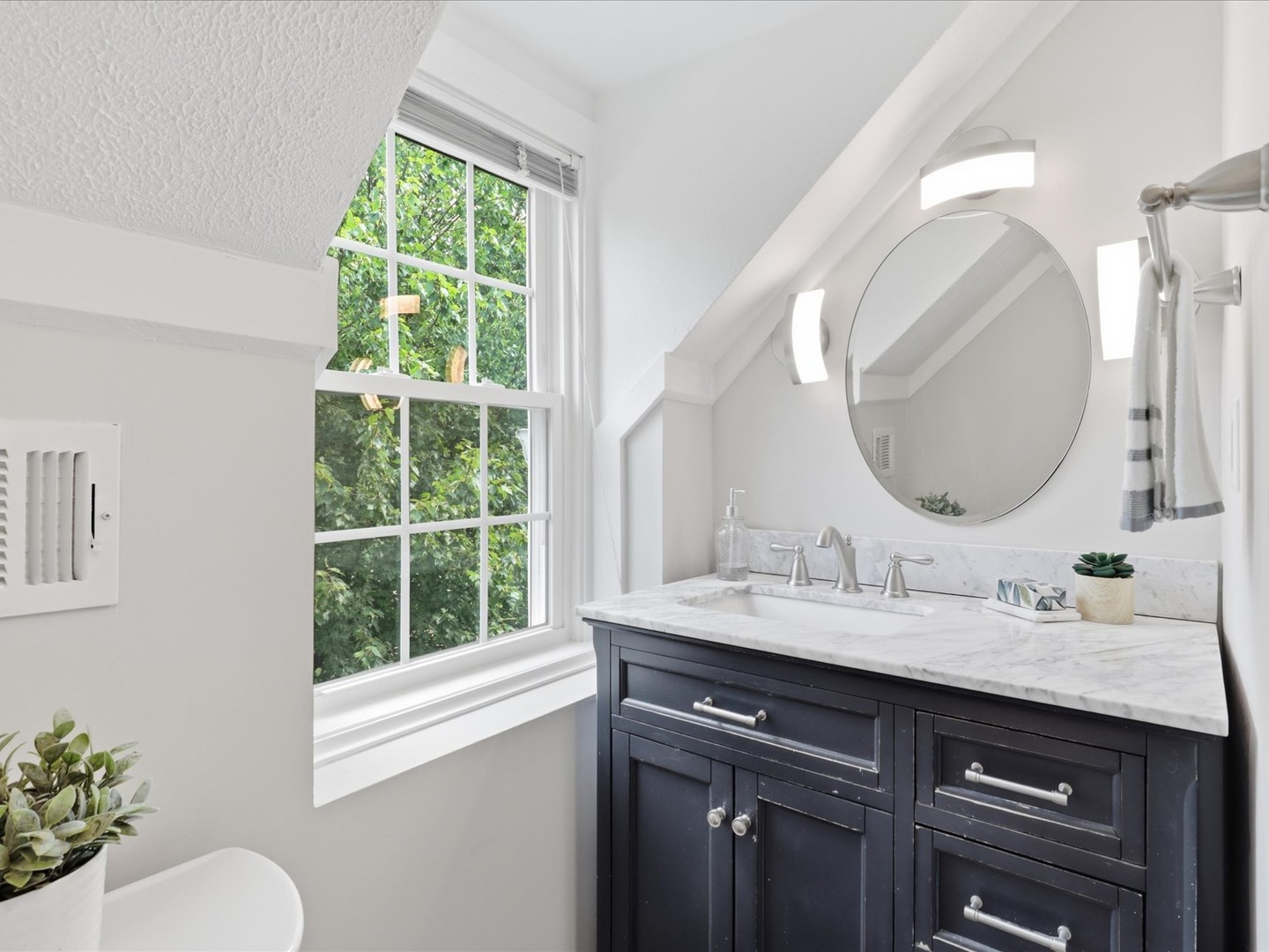 200 Pine Street Property Photo 14