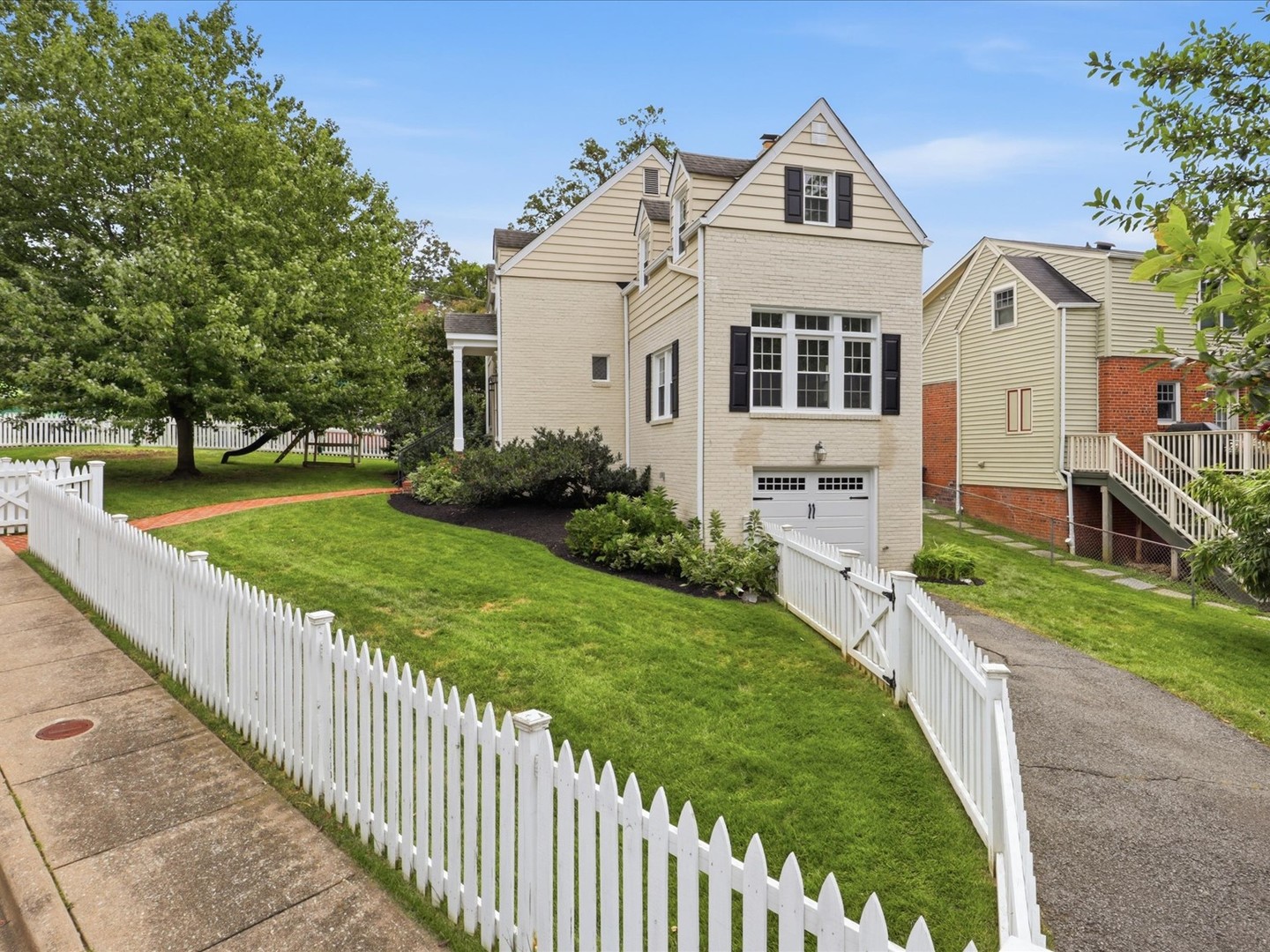 200 Pine Street Property Photo 32