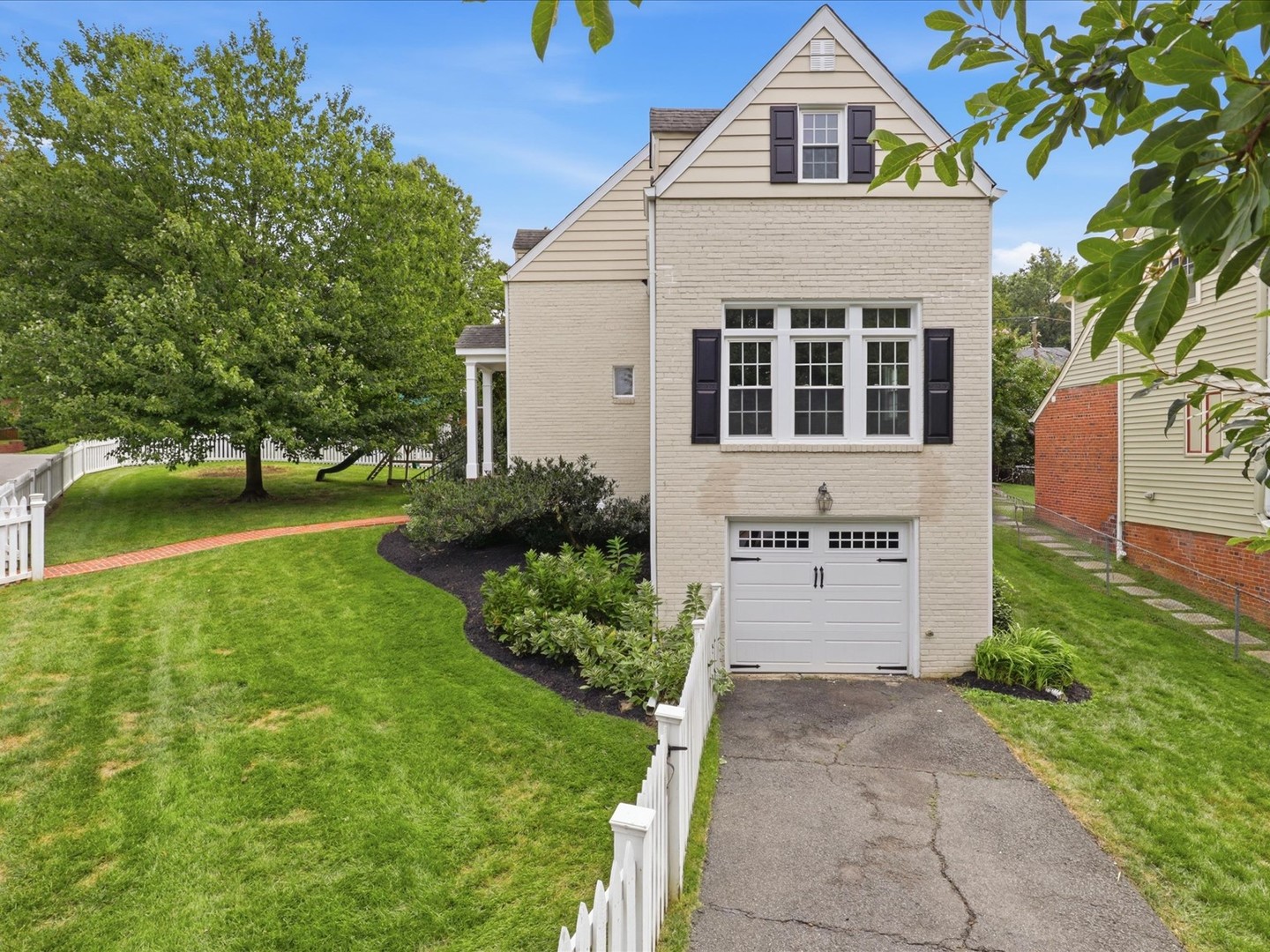 200 Pine Street Property Photo 33