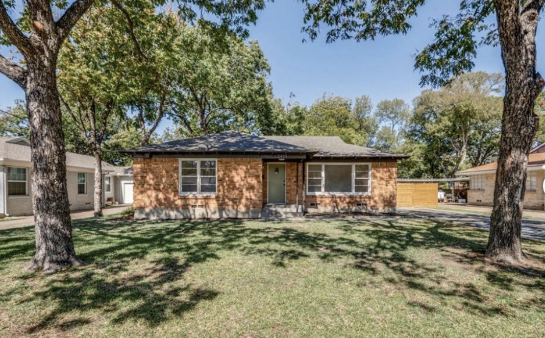 2433 Southwood Drive Property Photo 1