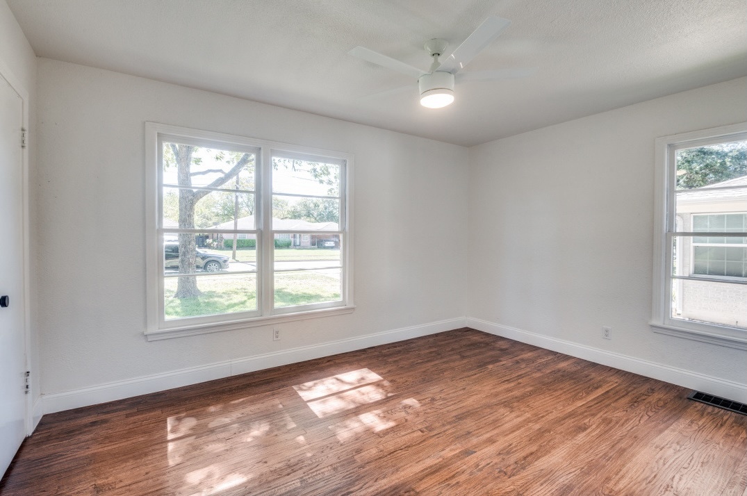 2433 Southwood Drive Property Photo 15
