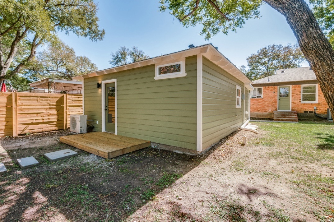 2433 Southwood Drive Property Photo 28