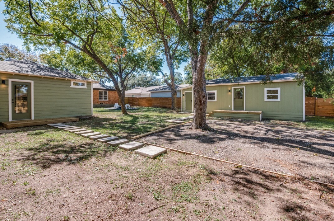 2433 Southwood Drive Property Photo 30
