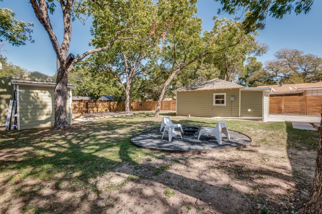 2433 Southwood Drive Property Photo 39