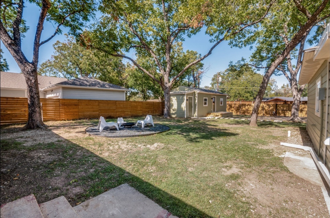 2433 Southwood Drive Property Photo 41