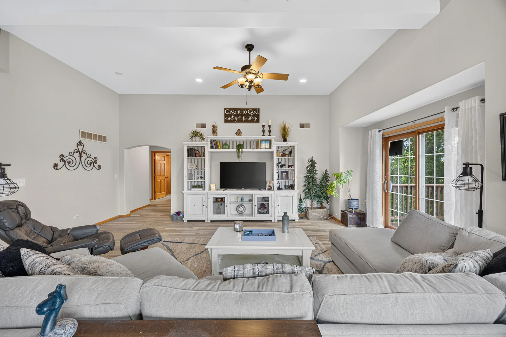 21329 Windy Hill Drive Property Photo 15