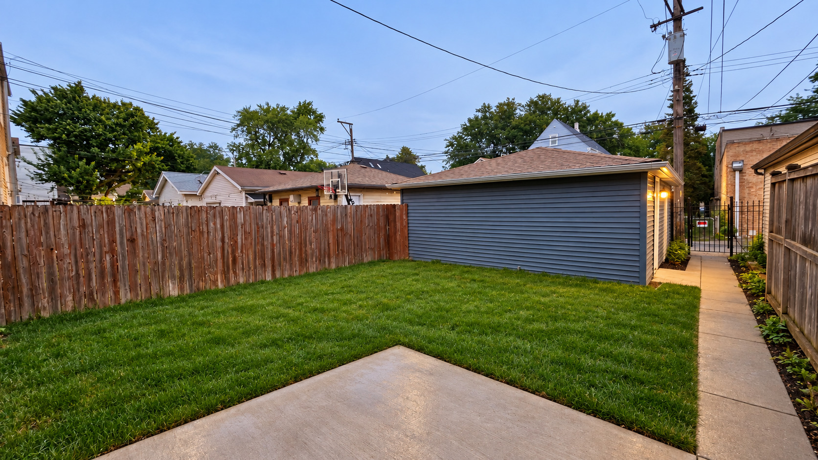 3225 N Kenneth Avenue B Property Photo 10
