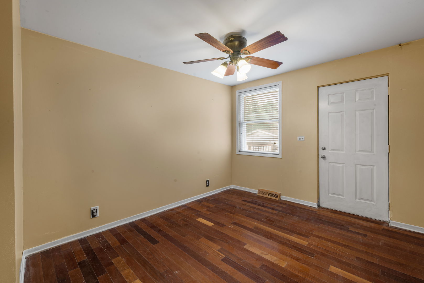 939 N Sleight Street Property Photo 6