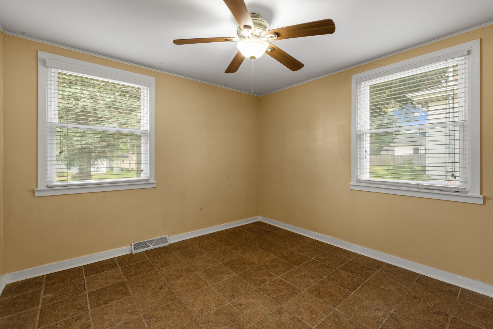 939 N Sleight Street Property Photo 7