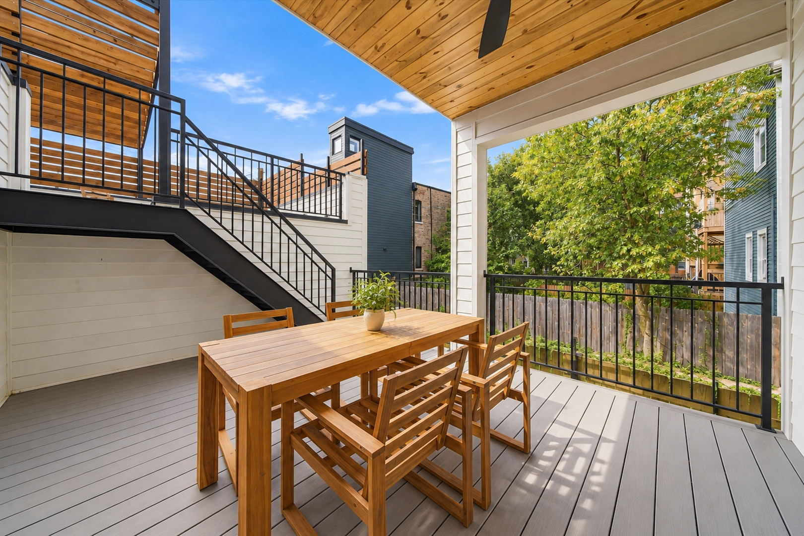 1914 N Rockwell Street Property Photo 4