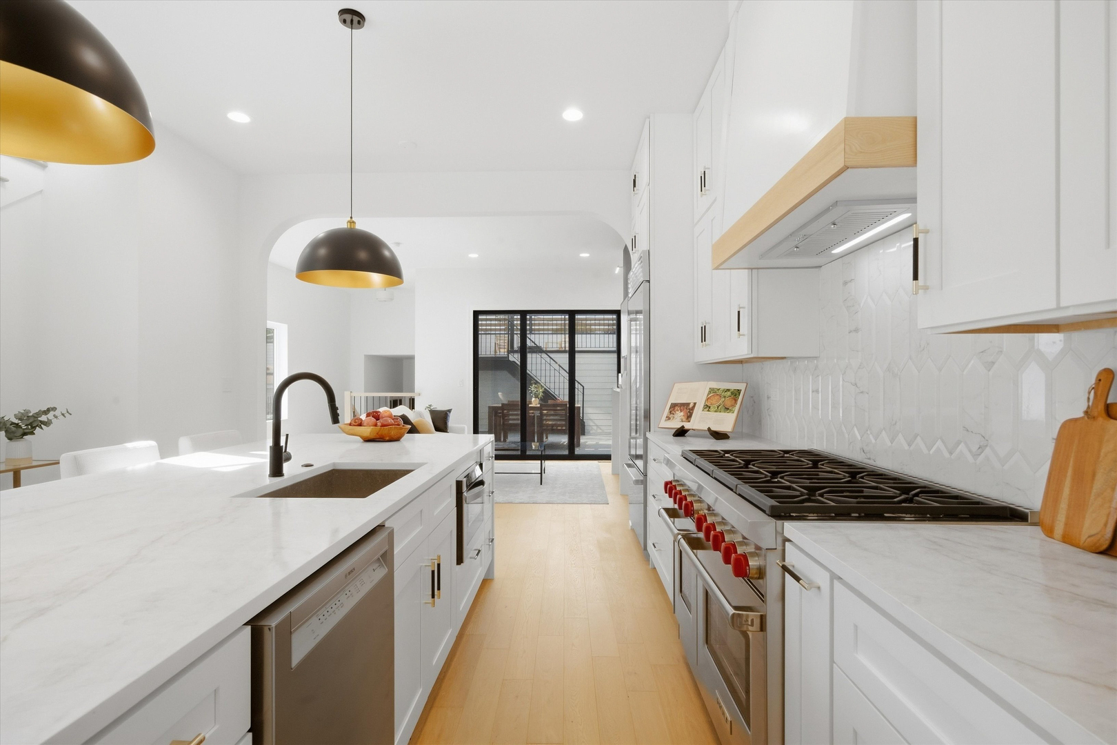 1914 N Rockwell Street Property Photo 11