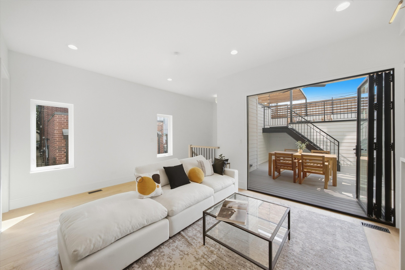 1914 N Rockwell Street Property Photo 15