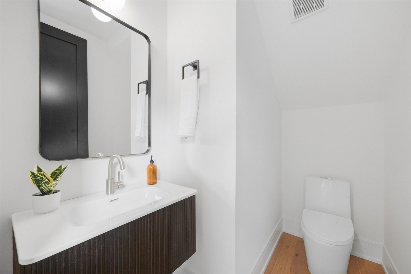 1914 N Rockwell Street Property Photo 16