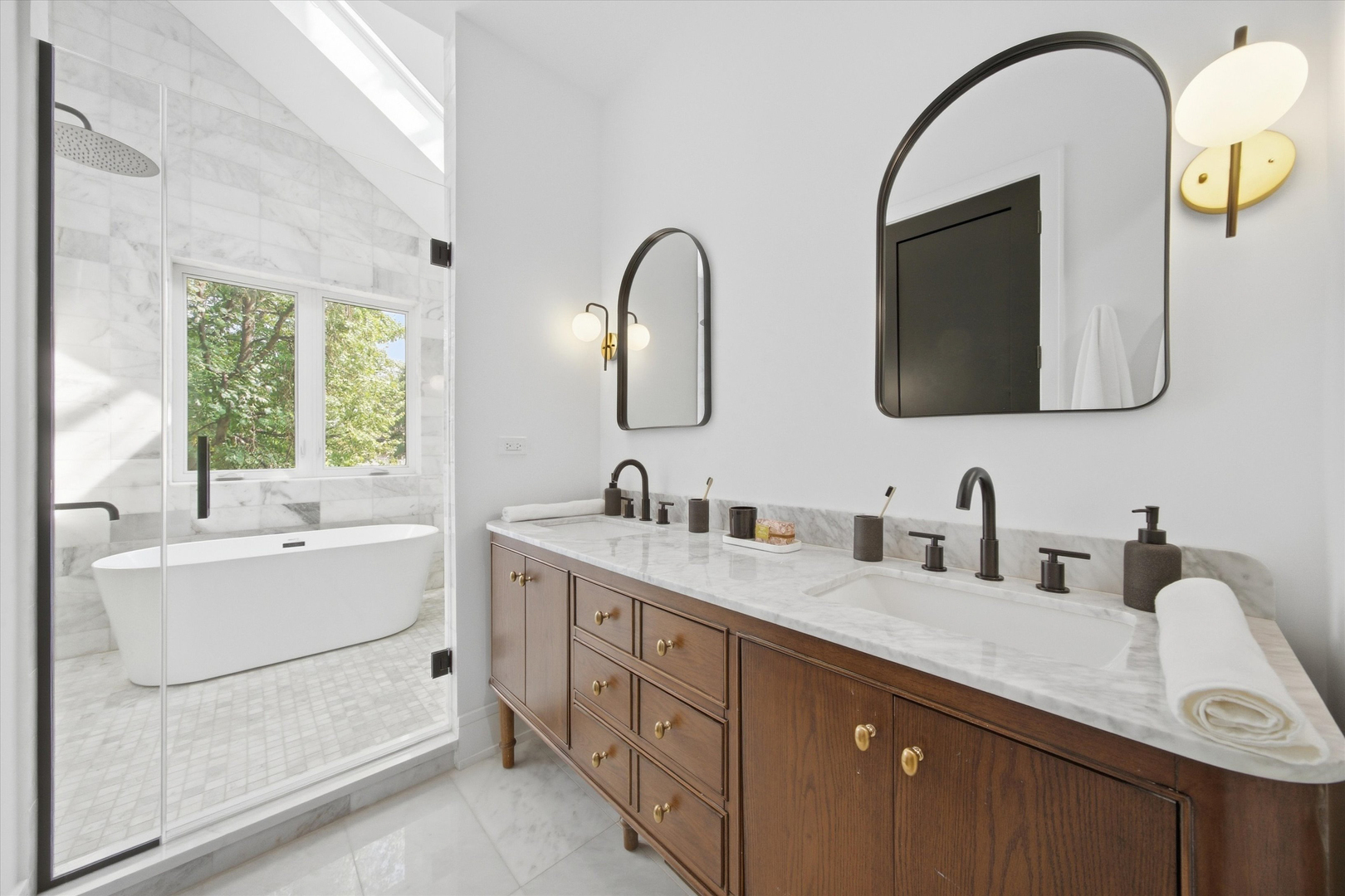 1914 N Rockwell Street Property Photo 22