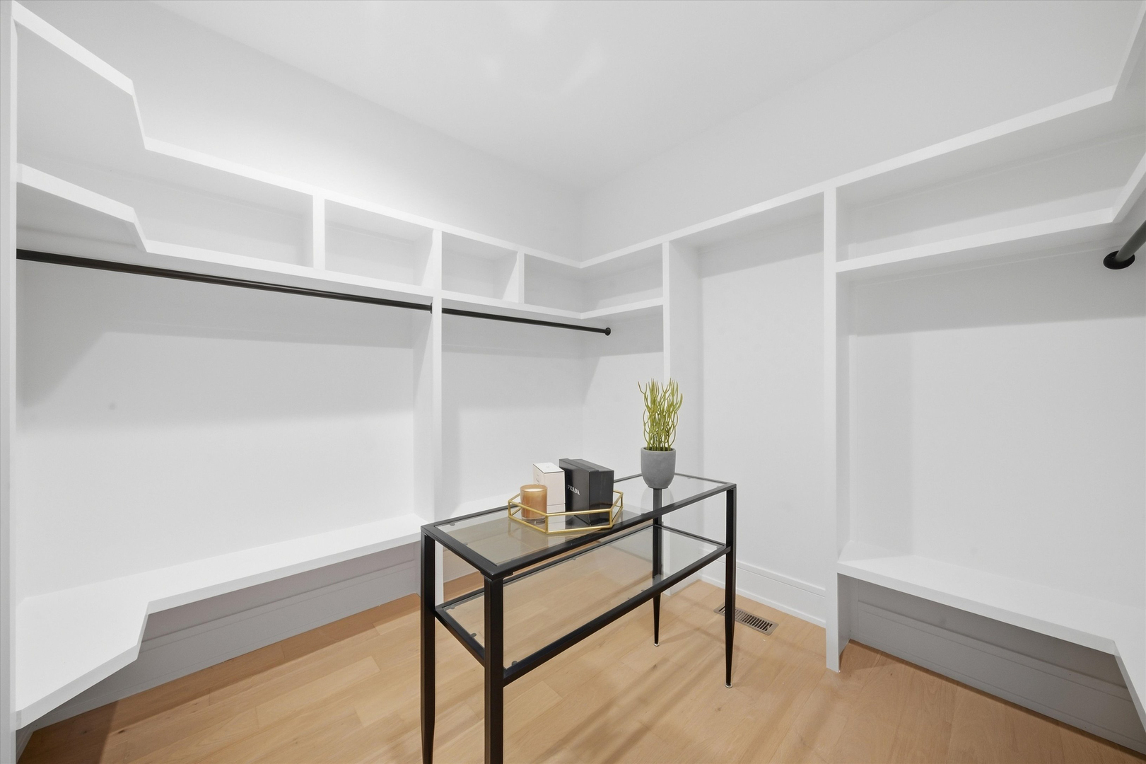 1914 N Rockwell Street Property Photo 25