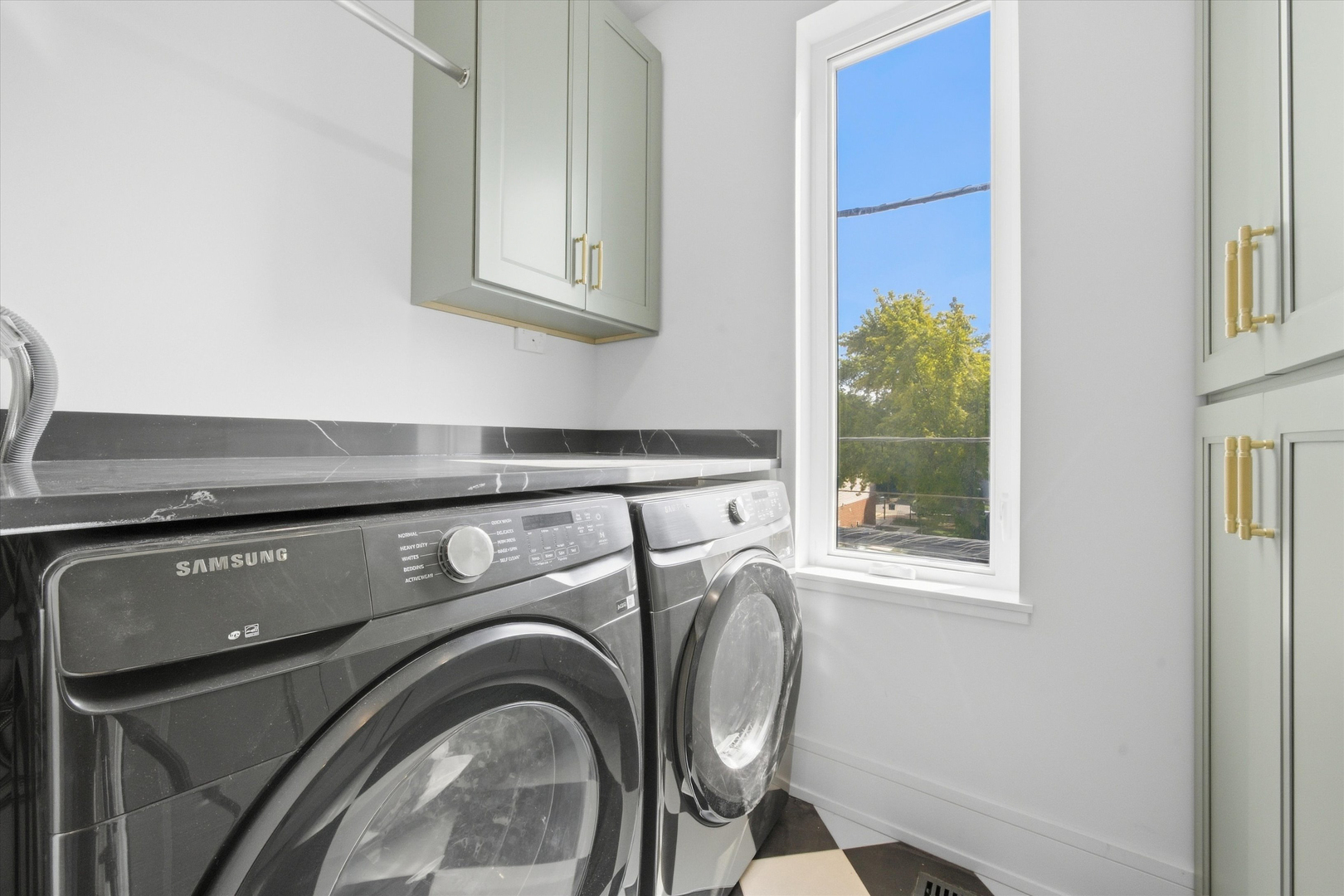1914 N Rockwell Street Property Photo 30
