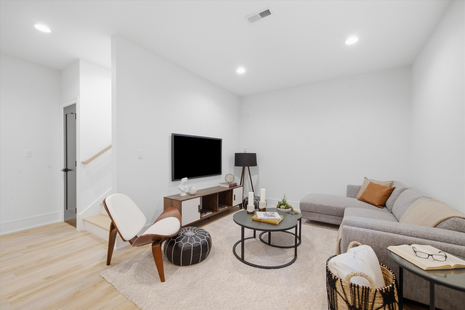 1914 N Rockwell Street Property Photo 34