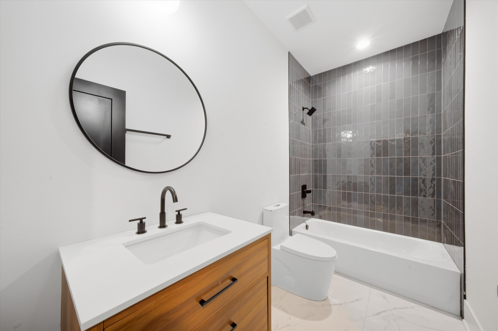 1914 N Rockwell Street Property Photo 37