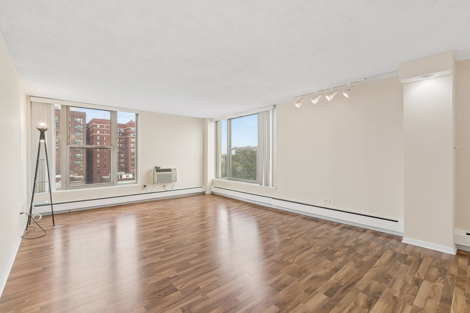 5401 S Hyde Park Boulevard 705 Property Photo 2