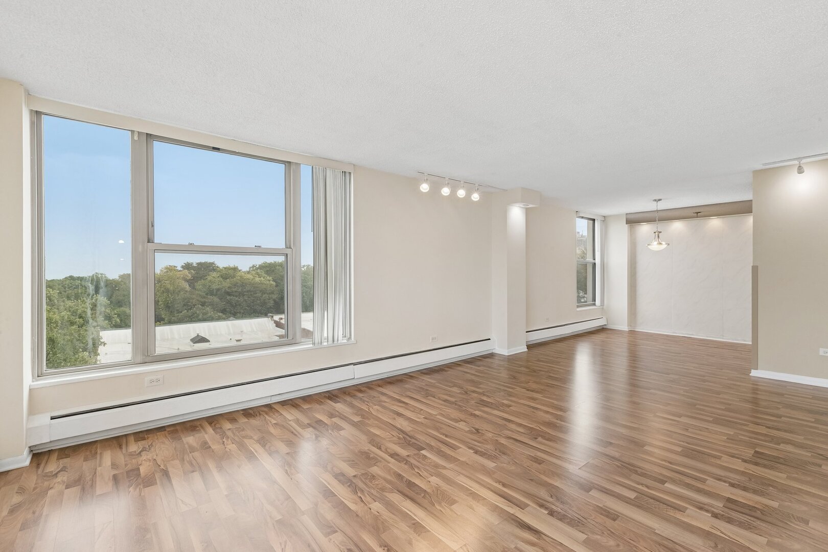 5401 S Hyde Park Boulevard 705 Property Photo 4