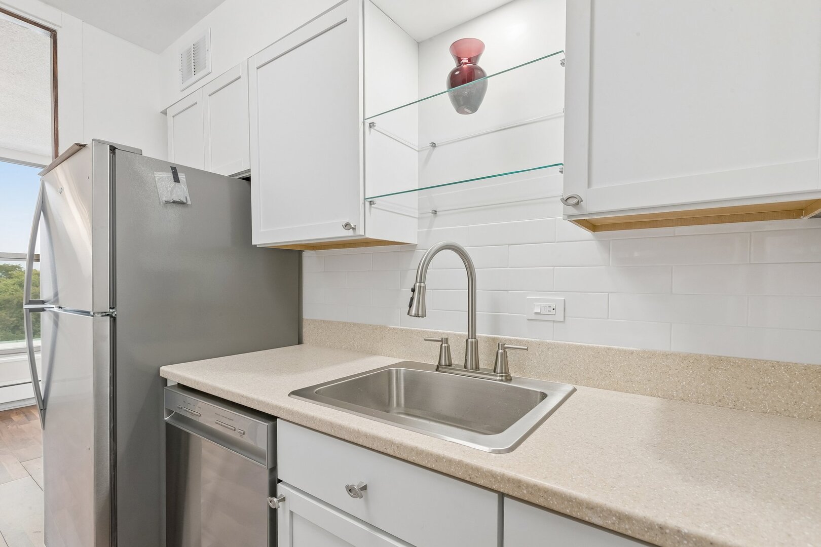 5401 S Hyde Park Boulevard 705 Property Photo 8