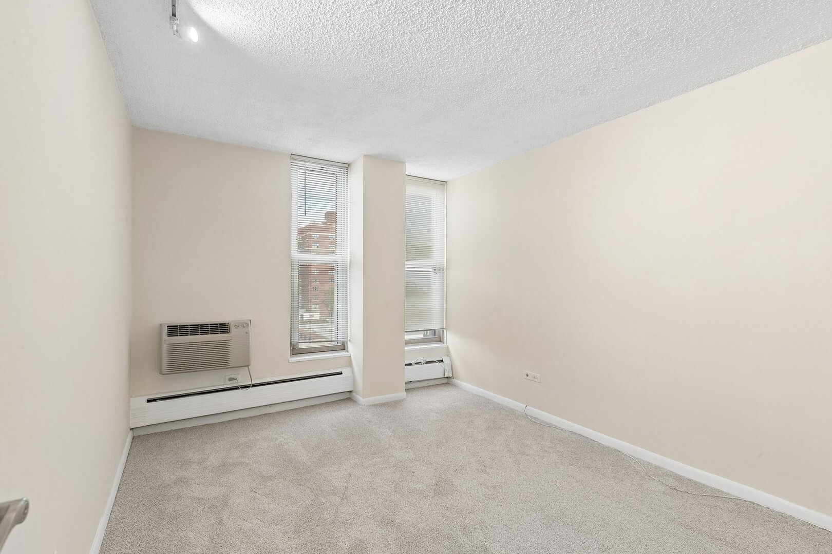 5401 S Hyde Park Boulevard 705 Property Photo 13