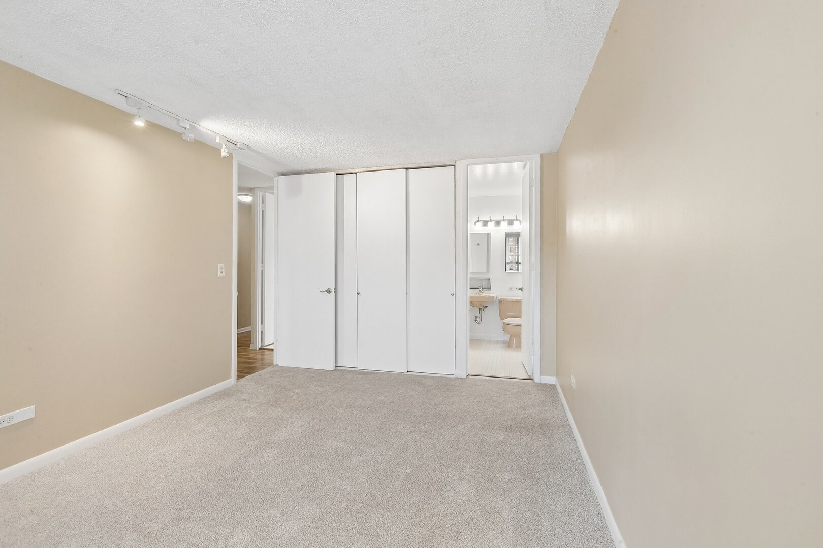 5401 S Hyde Park Boulevard 705 Property Photo 16