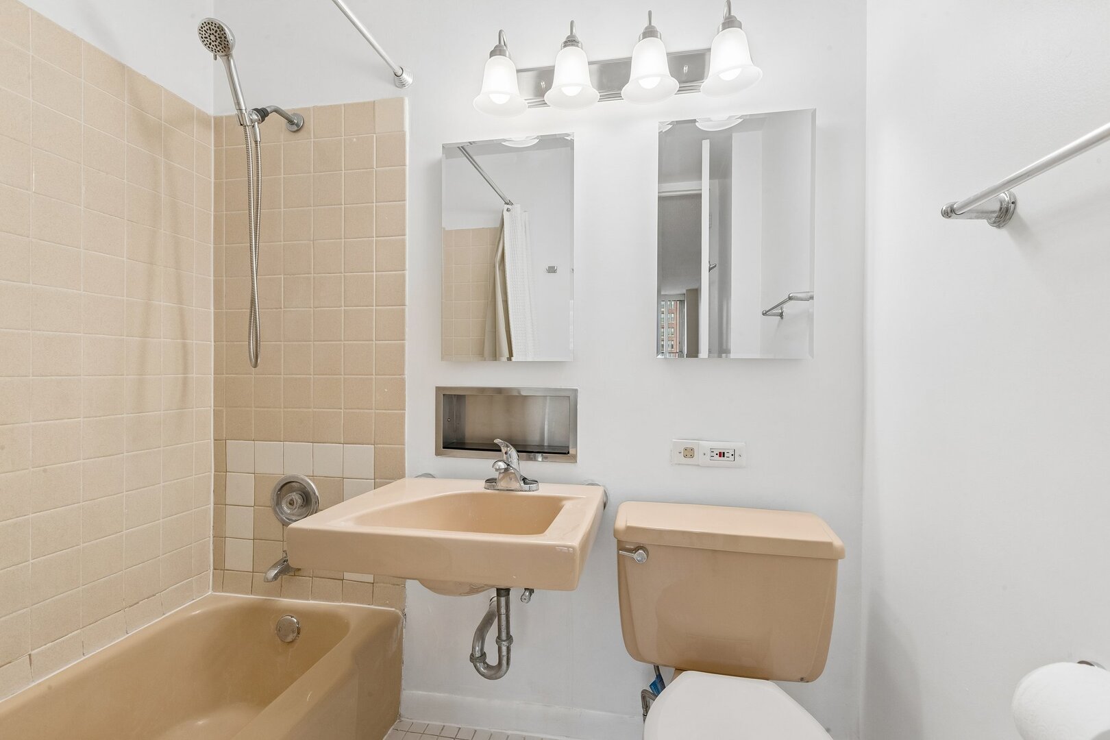 5401 S Hyde Park Boulevard 705 Property Photo 17