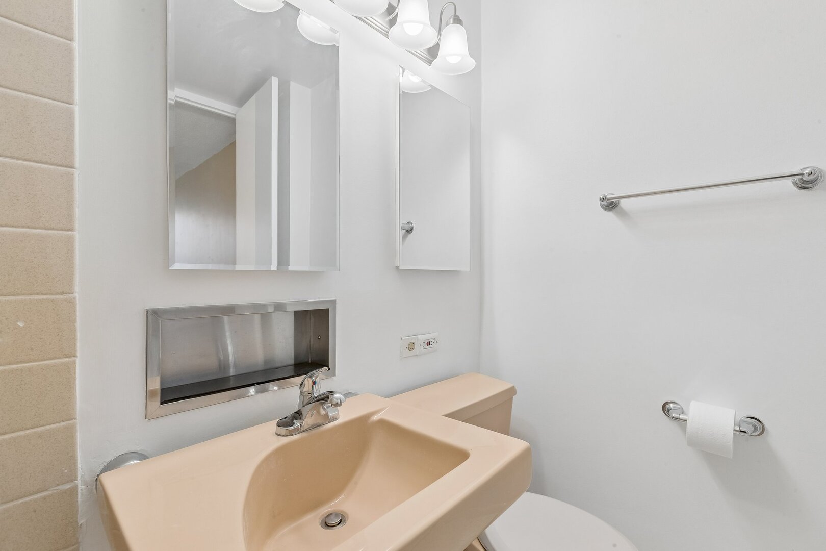 5401 S Hyde Park Boulevard 705 Property Photo 18
