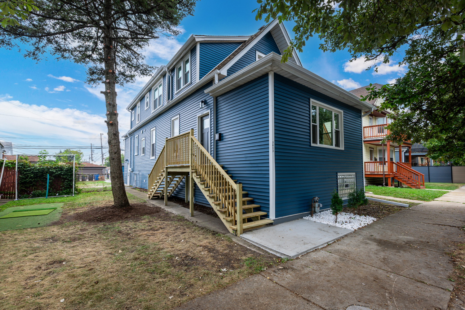 3813 N Narragansett Avenue Property Photo 1