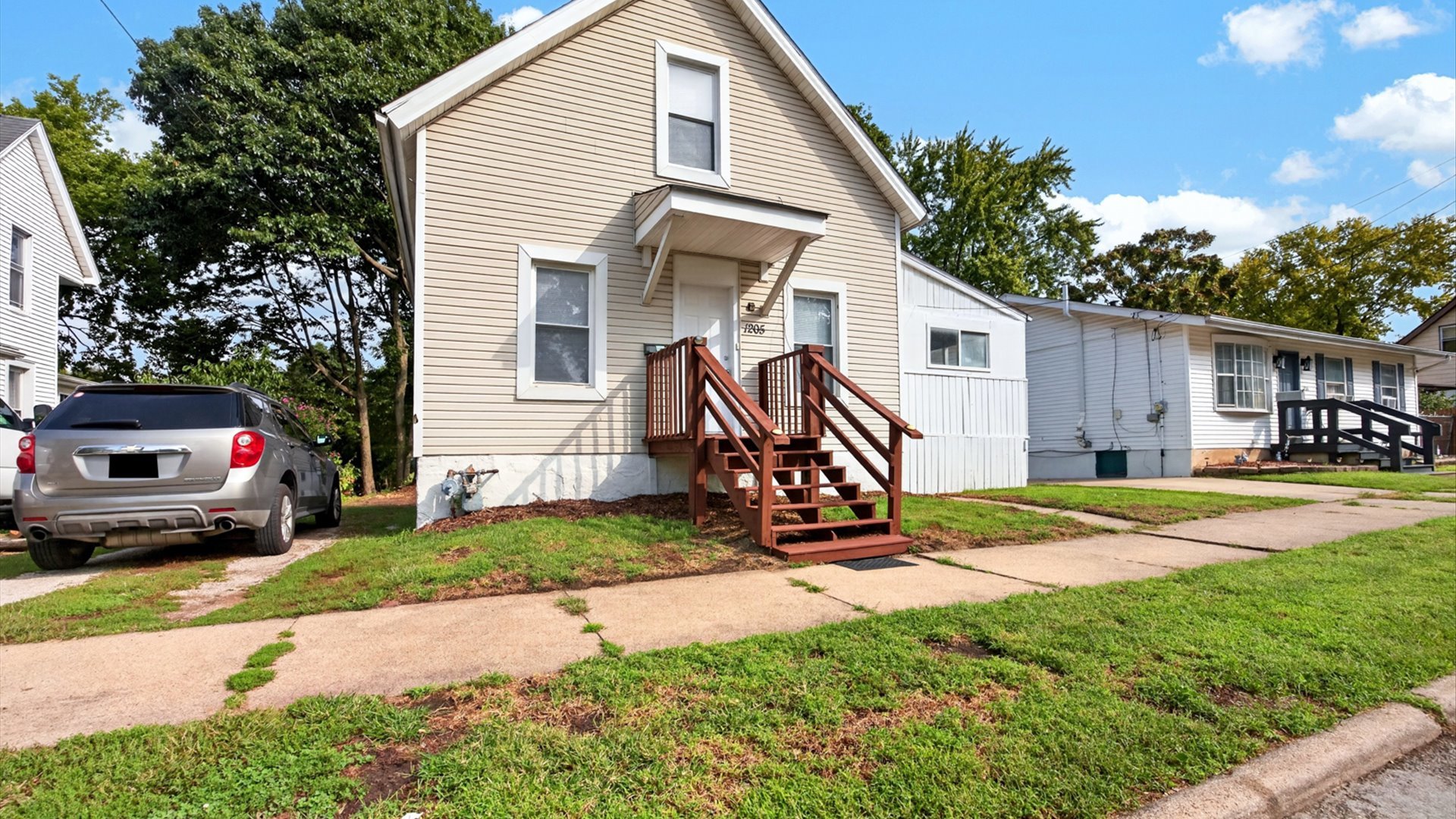 1205 W Taylor Street Property Photo 1