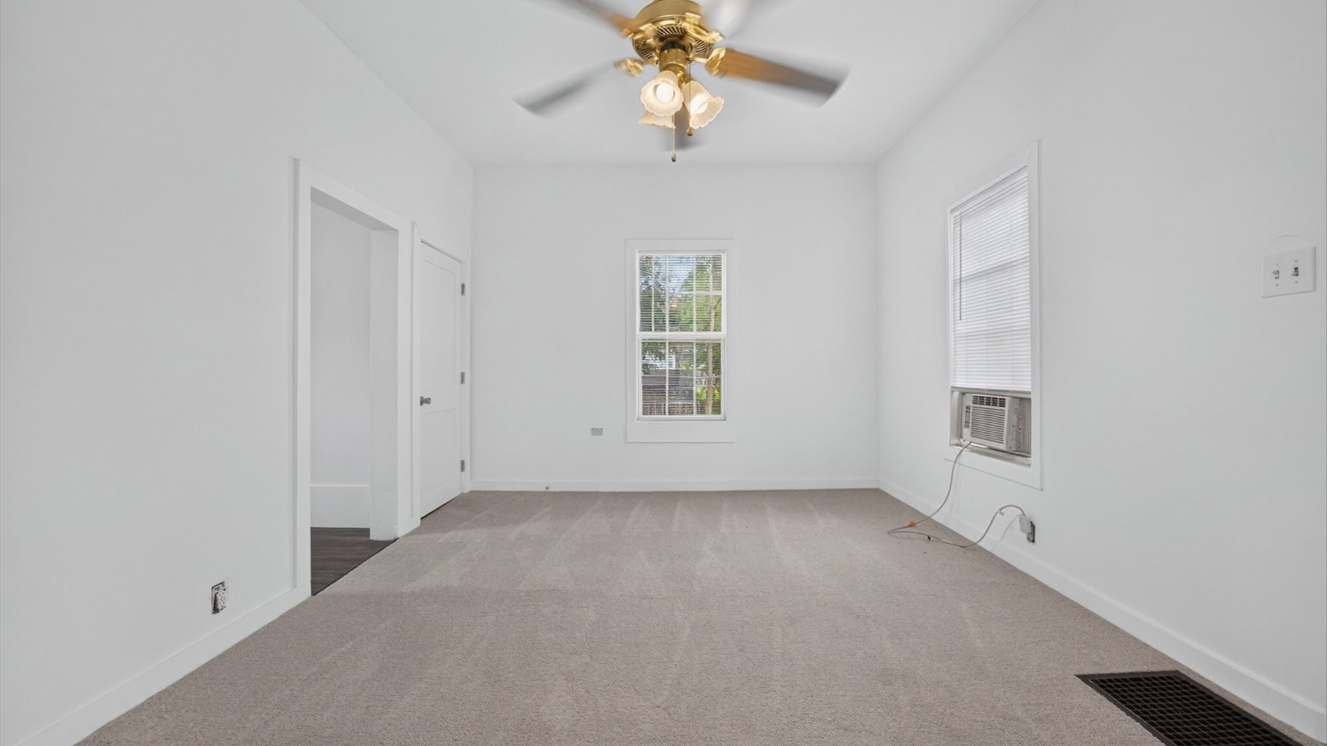 1205 W Taylor Street Property Photo 6