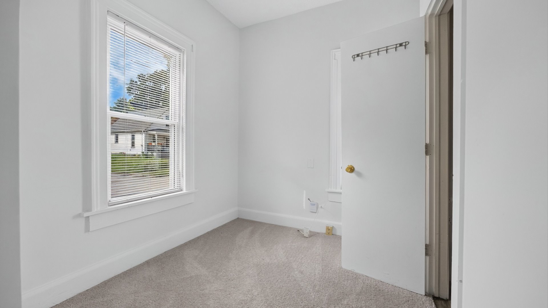 1205 W Taylor Street Property Photo 9