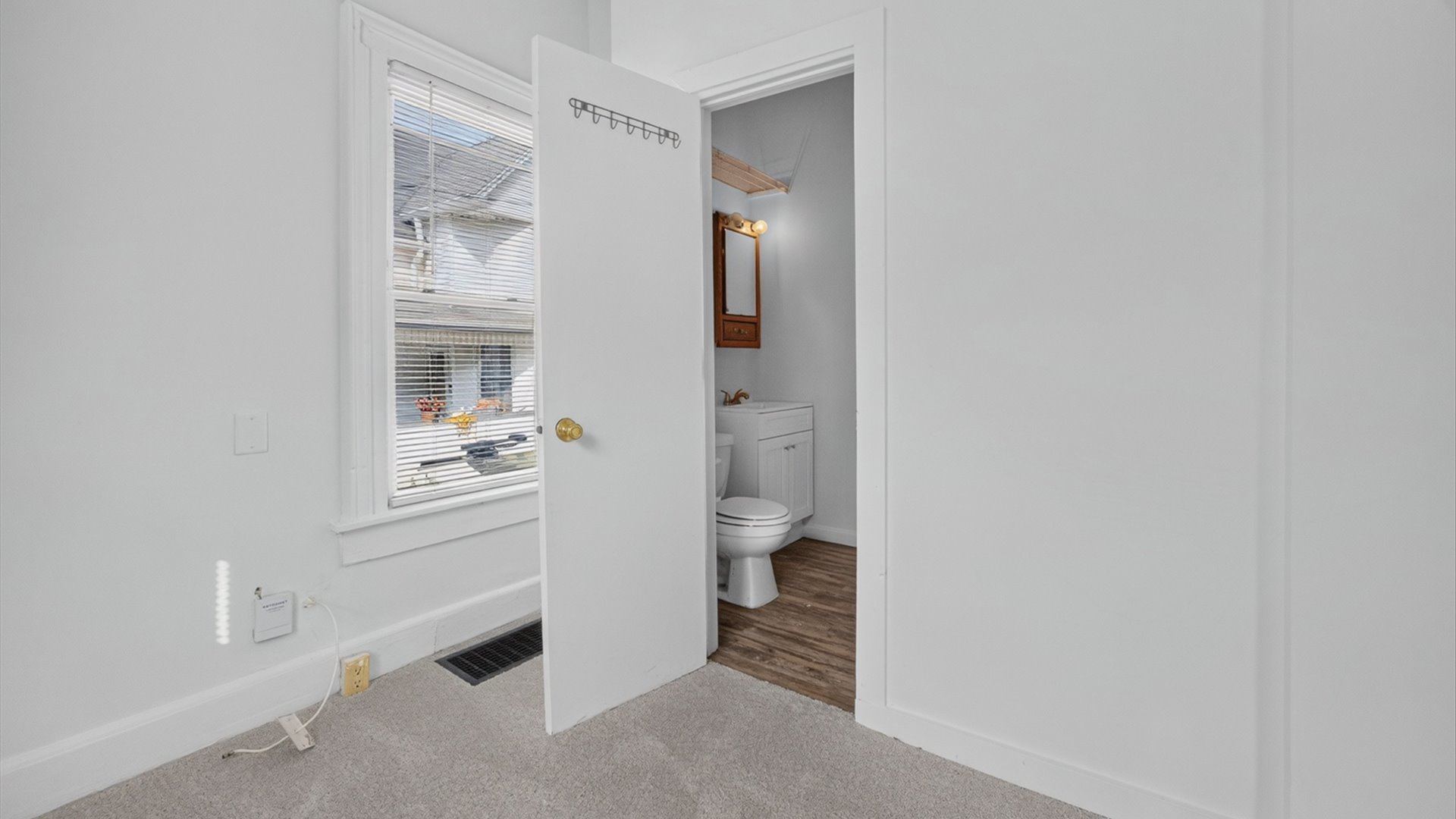 1205 W Taylor Street Property Photo 10