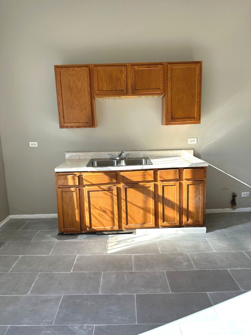 4237 W Gladys Avenue 2 Property Photo 8