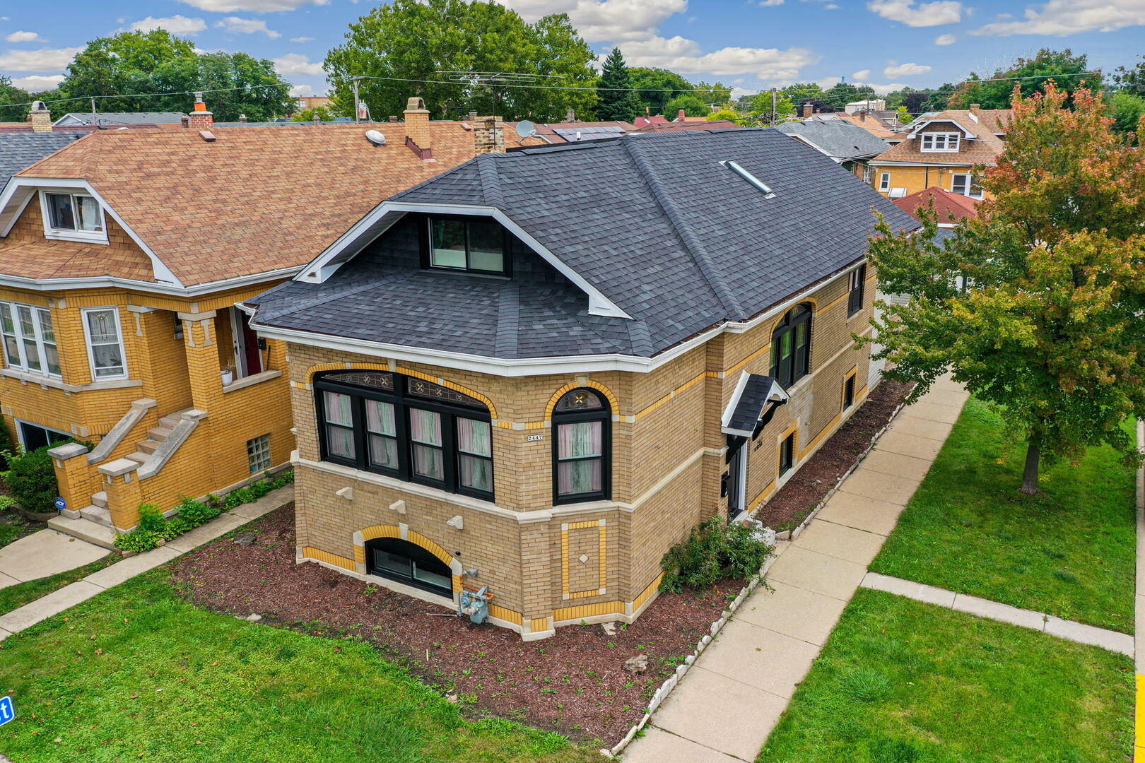 2447 Oak Park Avenue Property Photo 1