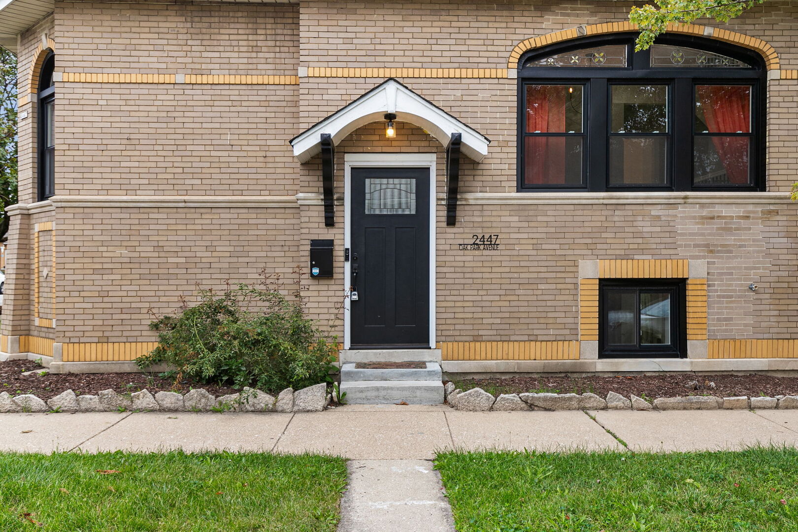 2447 Oak Park Avenue Property Photo 3