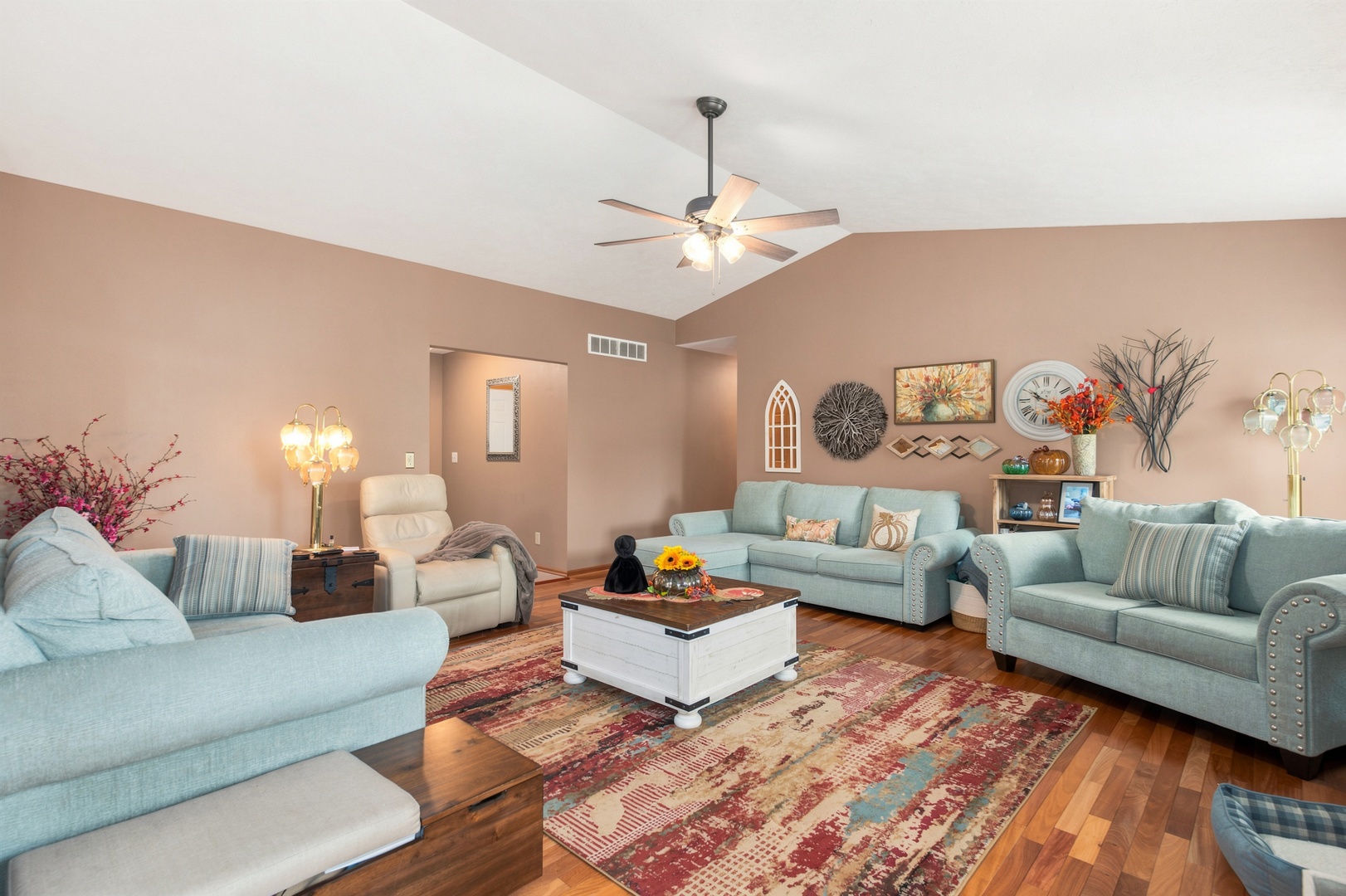 1062 Kingsway Lane Property Photo 4