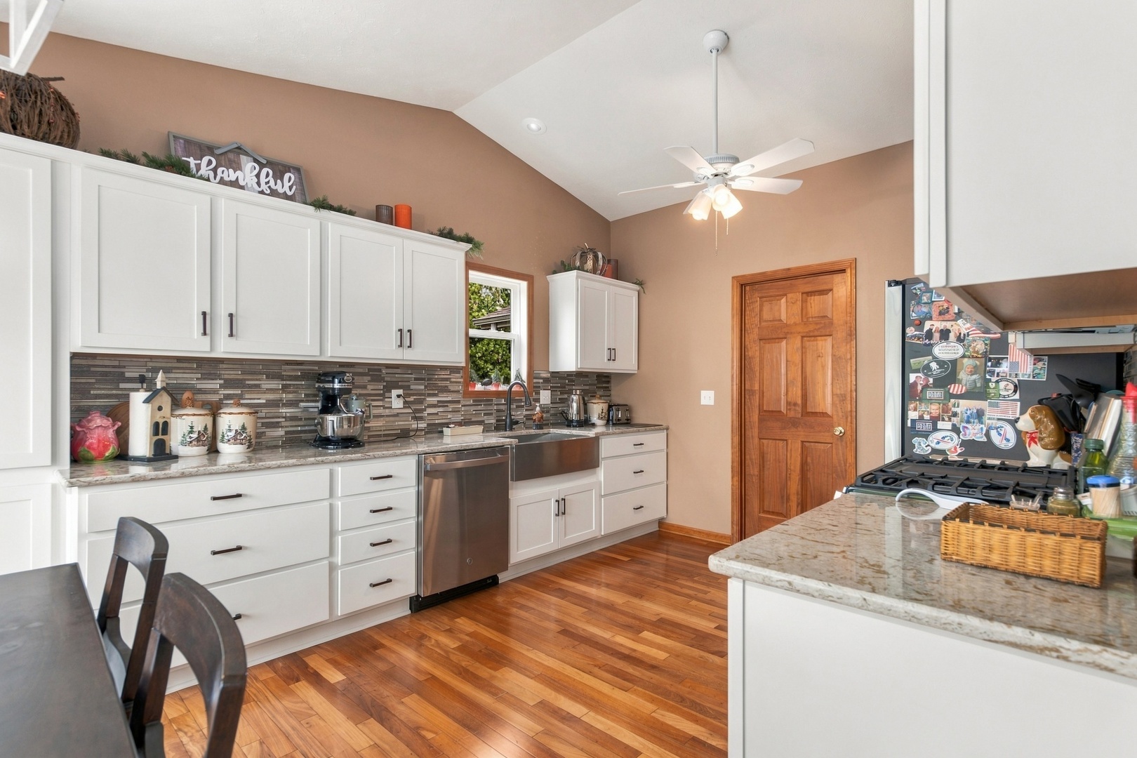 1062 Kingsway Lane Property Photo 6