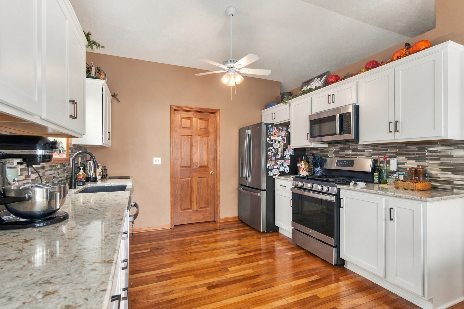 1062 Kingsway Lane Property Photo 7