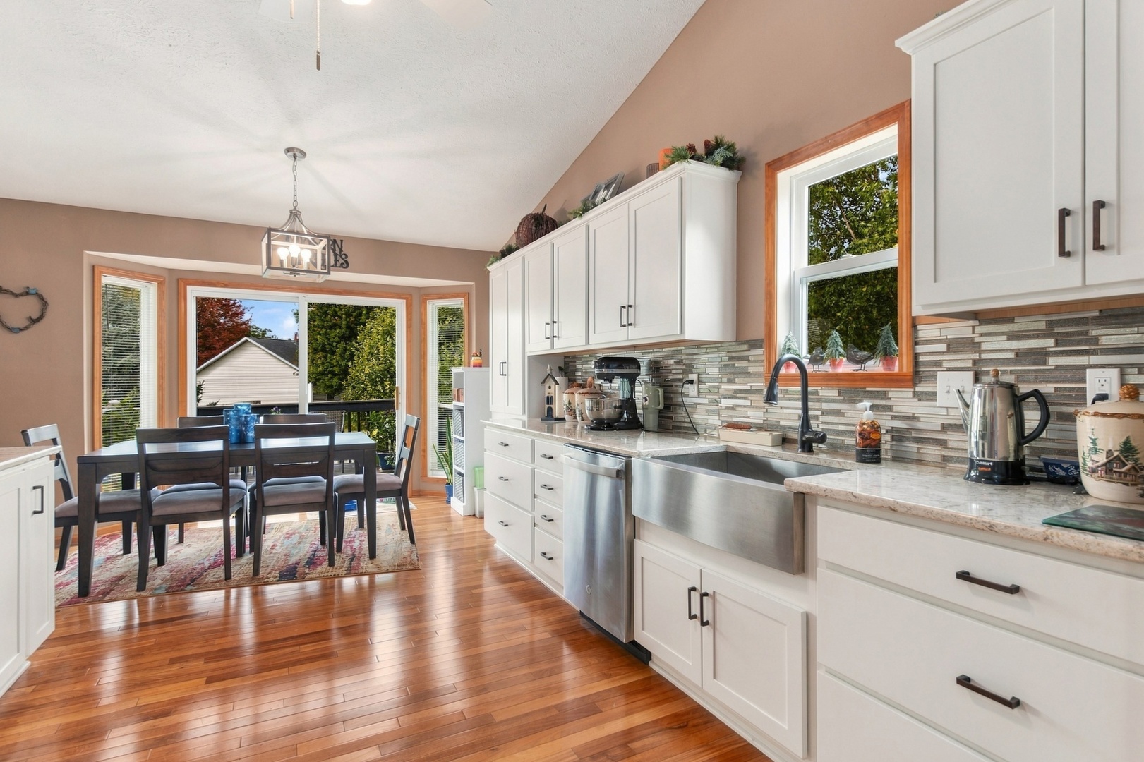 1062 Kingsway Lane Property Photo 8