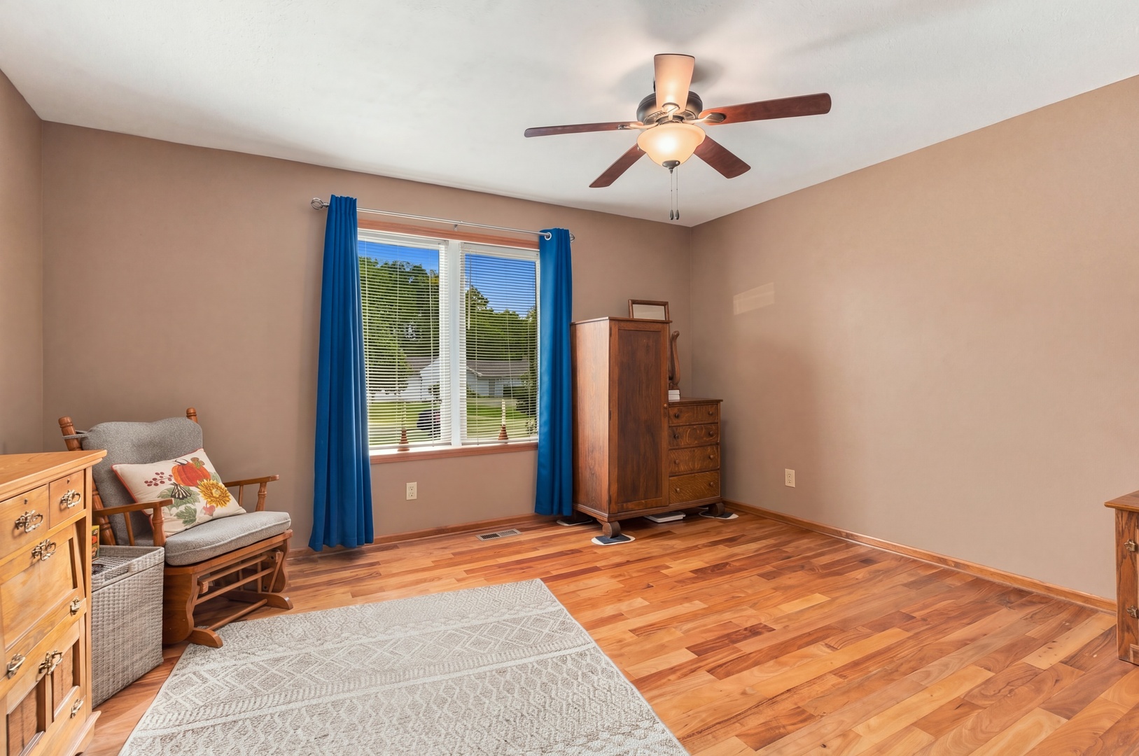 1062 Kingsway Lane Property Photo 14