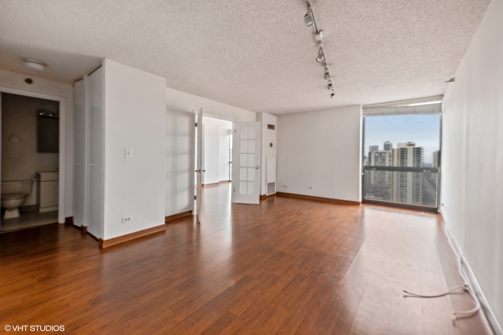 1122 N Clark Street 2505 Property Photo 2
