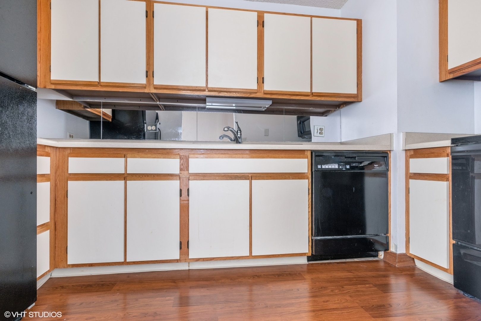 1122 N Clark Street 2505 Property Photo 4