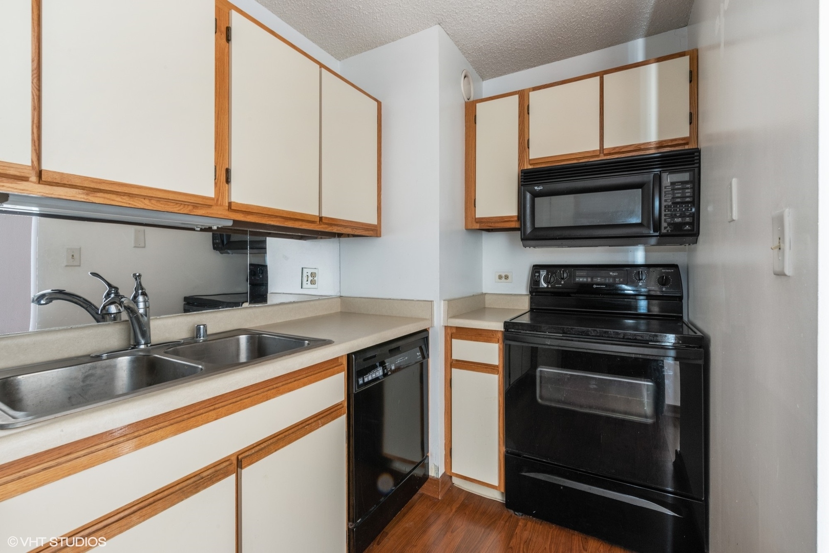 1122 N Clark Street 2505 Property Photo 5